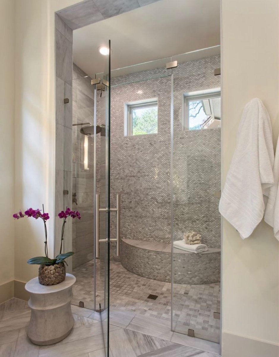 Ванная комната с душевой из плитки