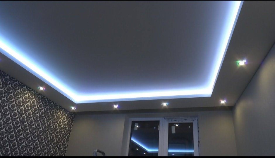 Натяжной потолок матовый двухуровневый с подсветкой