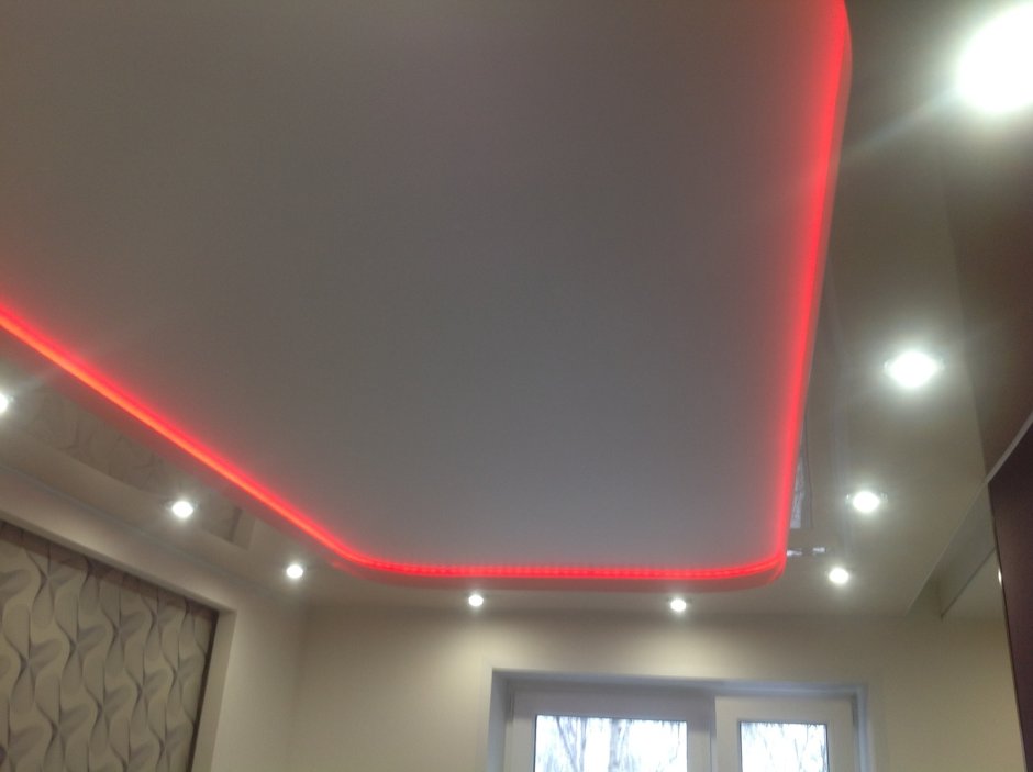 Натяжной потолок двухуровневый с подсветкой красный