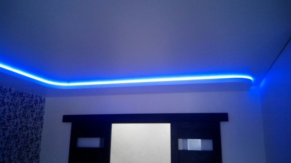Потолок с периметральной подсветкой