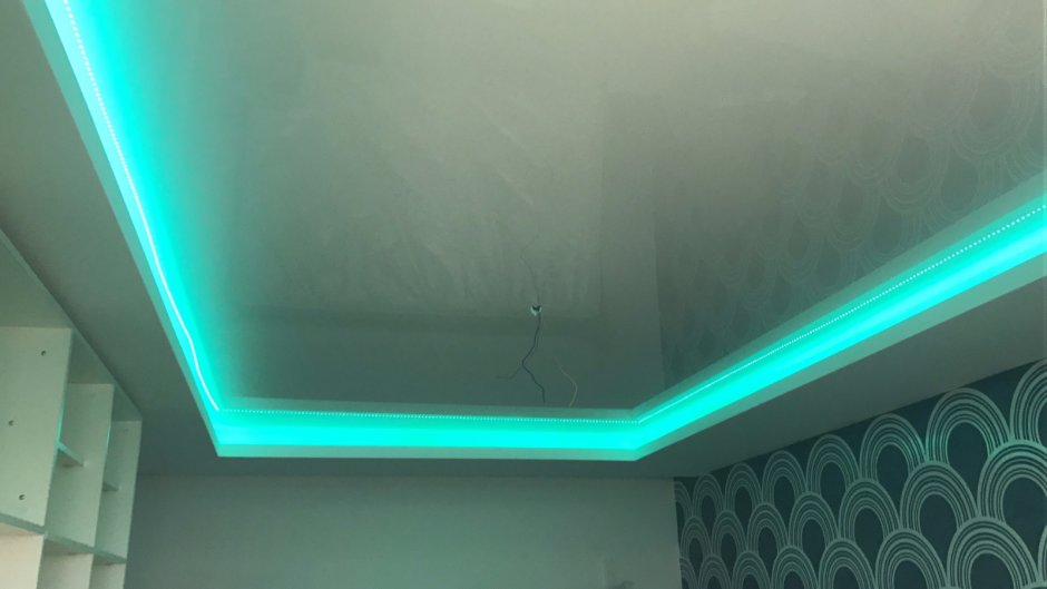 Потолок двухуровневый с диодной подсветкой