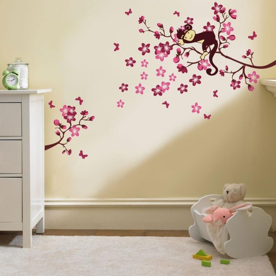 Декор стены в комнате