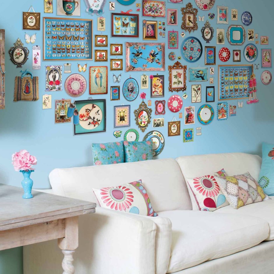 Открытки на стене декор