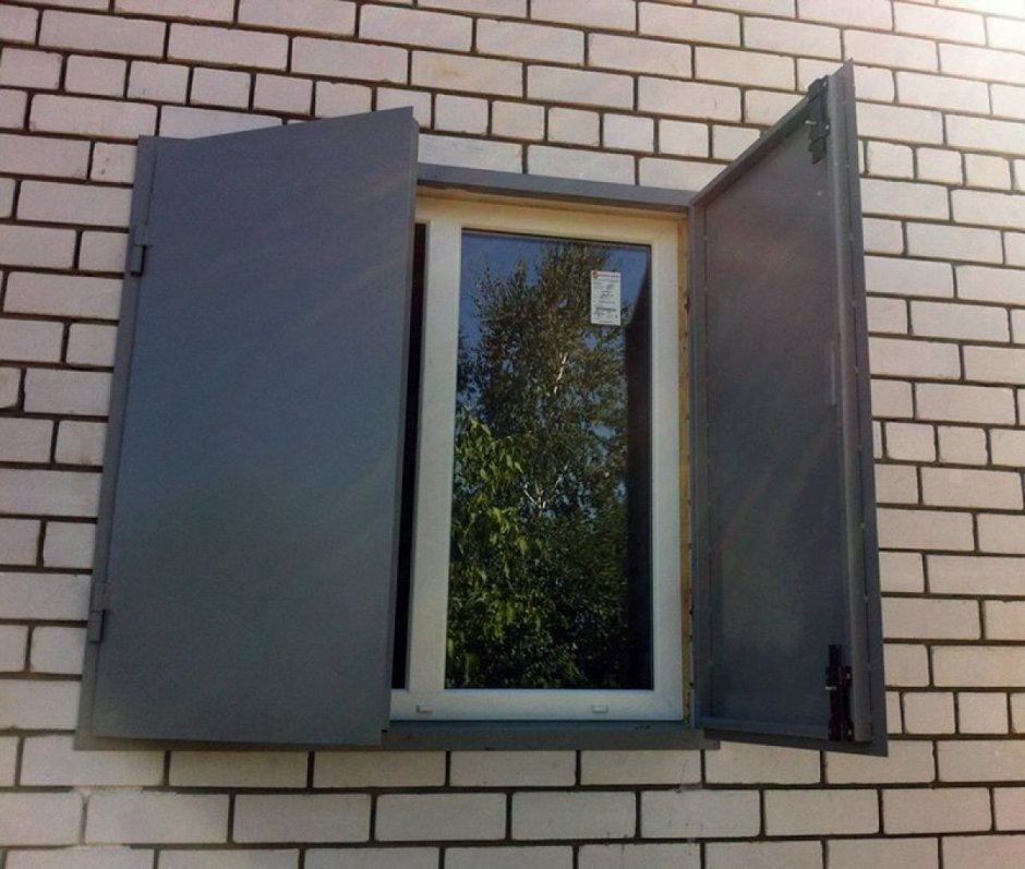Металлические ставни на окна для дачи