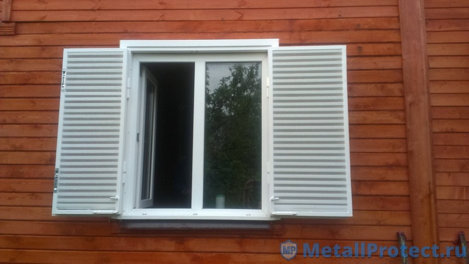 Металлические ставни на окна для дачи