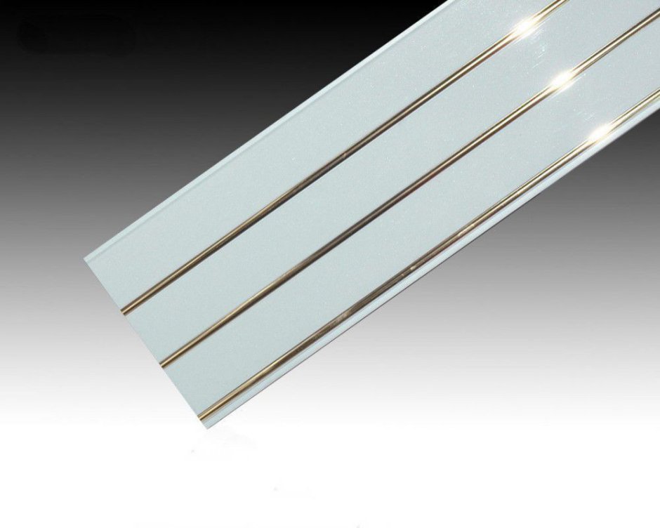 Подвесной потолок из пластиковых панелей на кухне