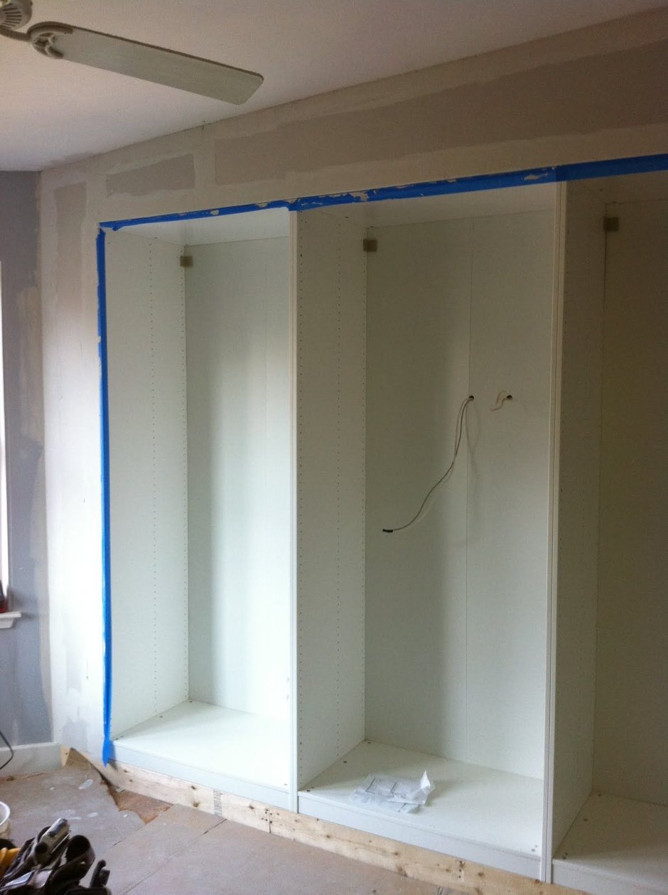 Икеа ПАКС встроенный в нишу