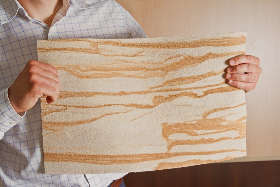 Мраморные стены в коридоре