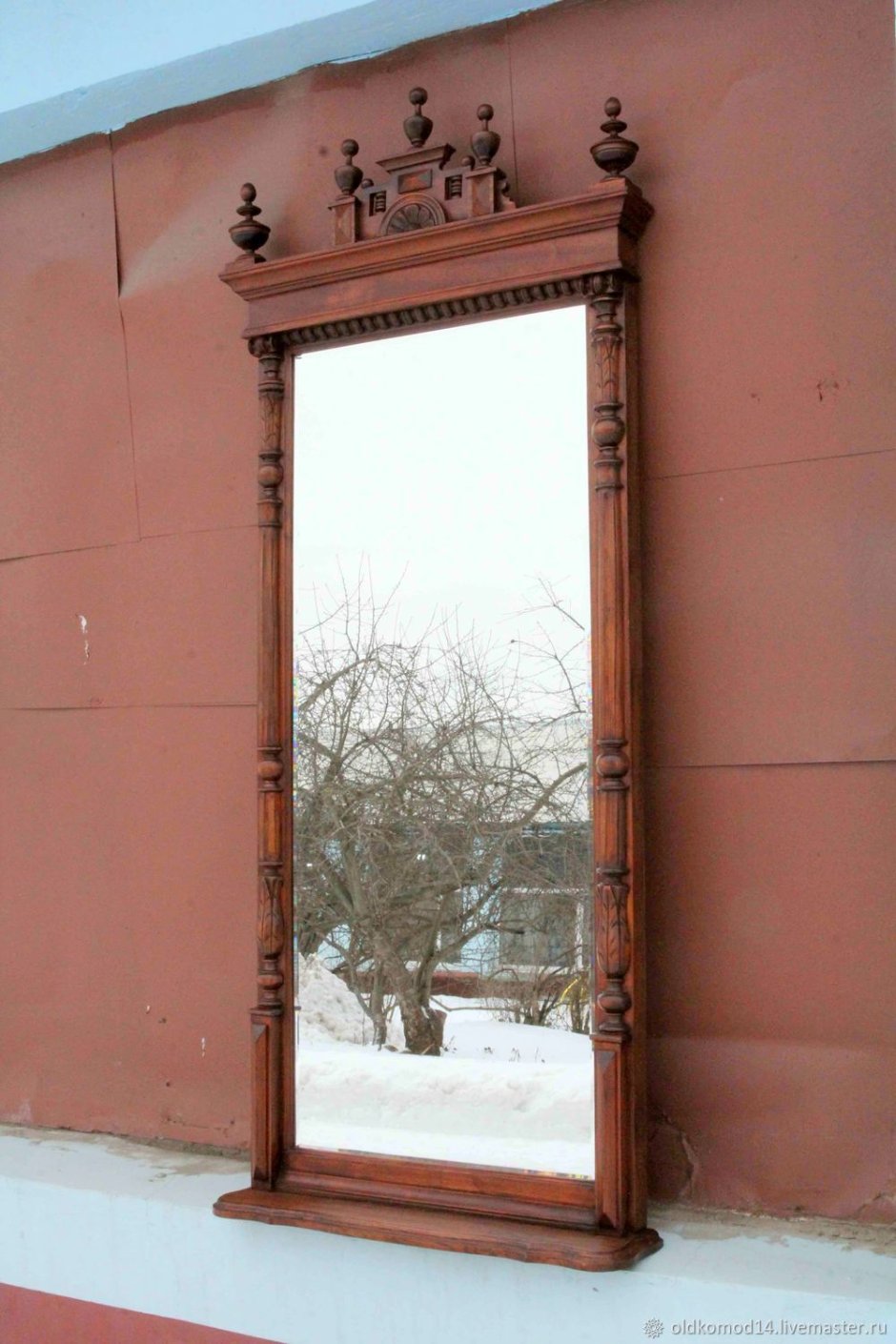 Старинное зеркало