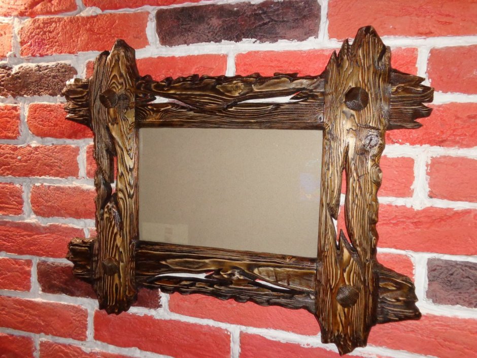 Зеркало с деревянной рамой