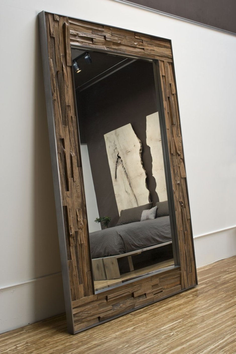 Резная деревянная рама для зеркала