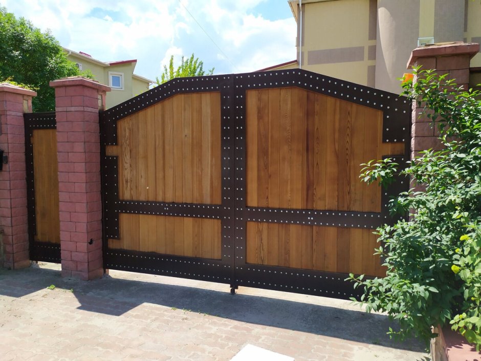 Откатные ворота Бастион Pi 130