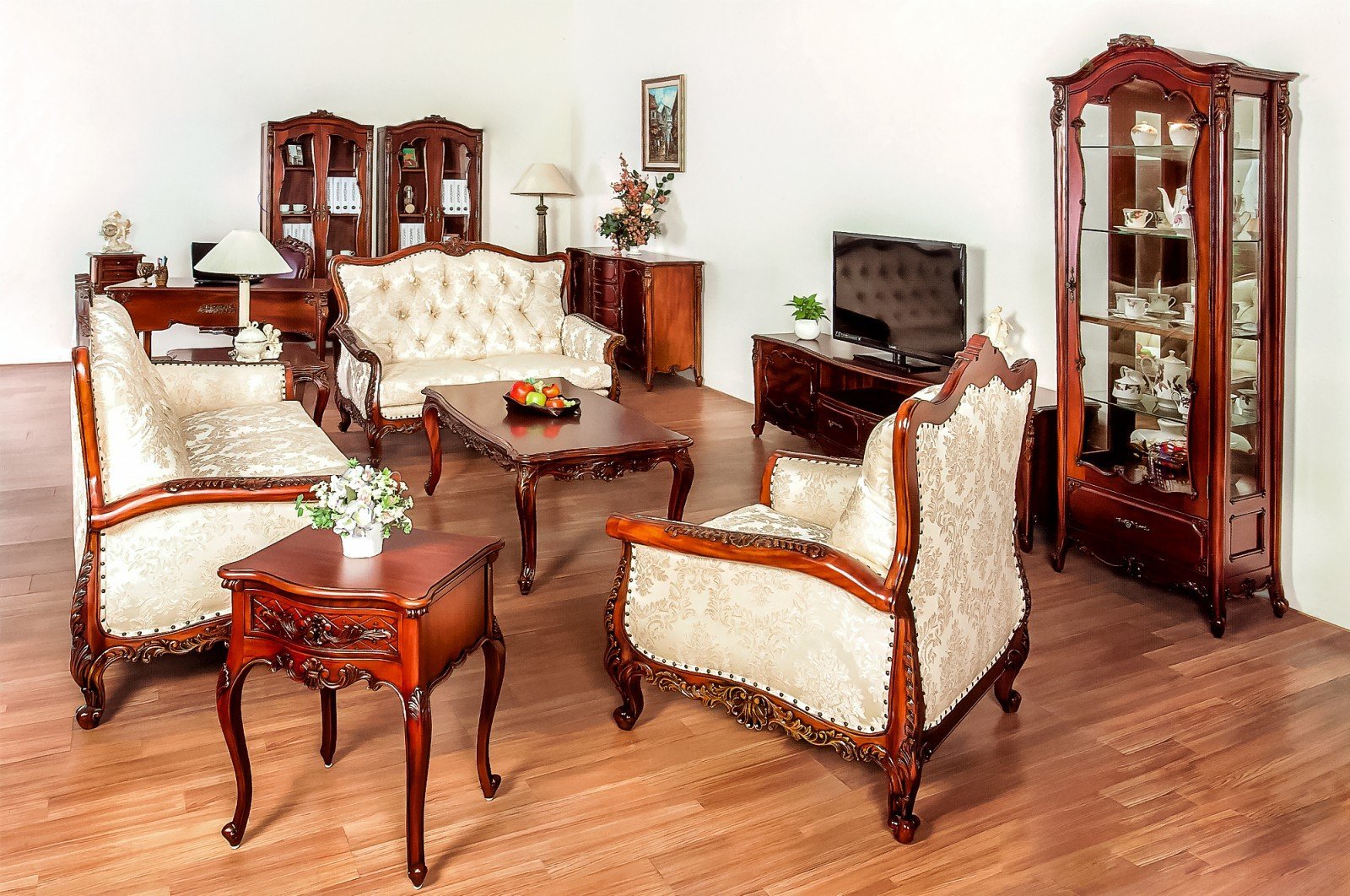 Малайзия мебель москва. Румынская мебель красное дерево. Румынская мебель Elysee Simex. Румынская мебель испанский Ренессанс. Мебель из красного дерева.