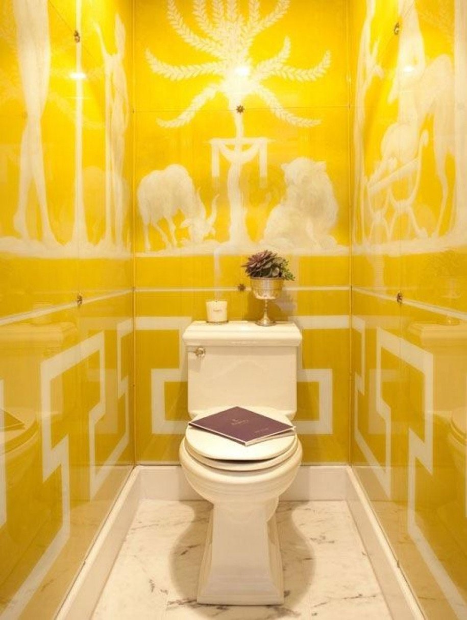 Интерьер туалета в желтом цвете