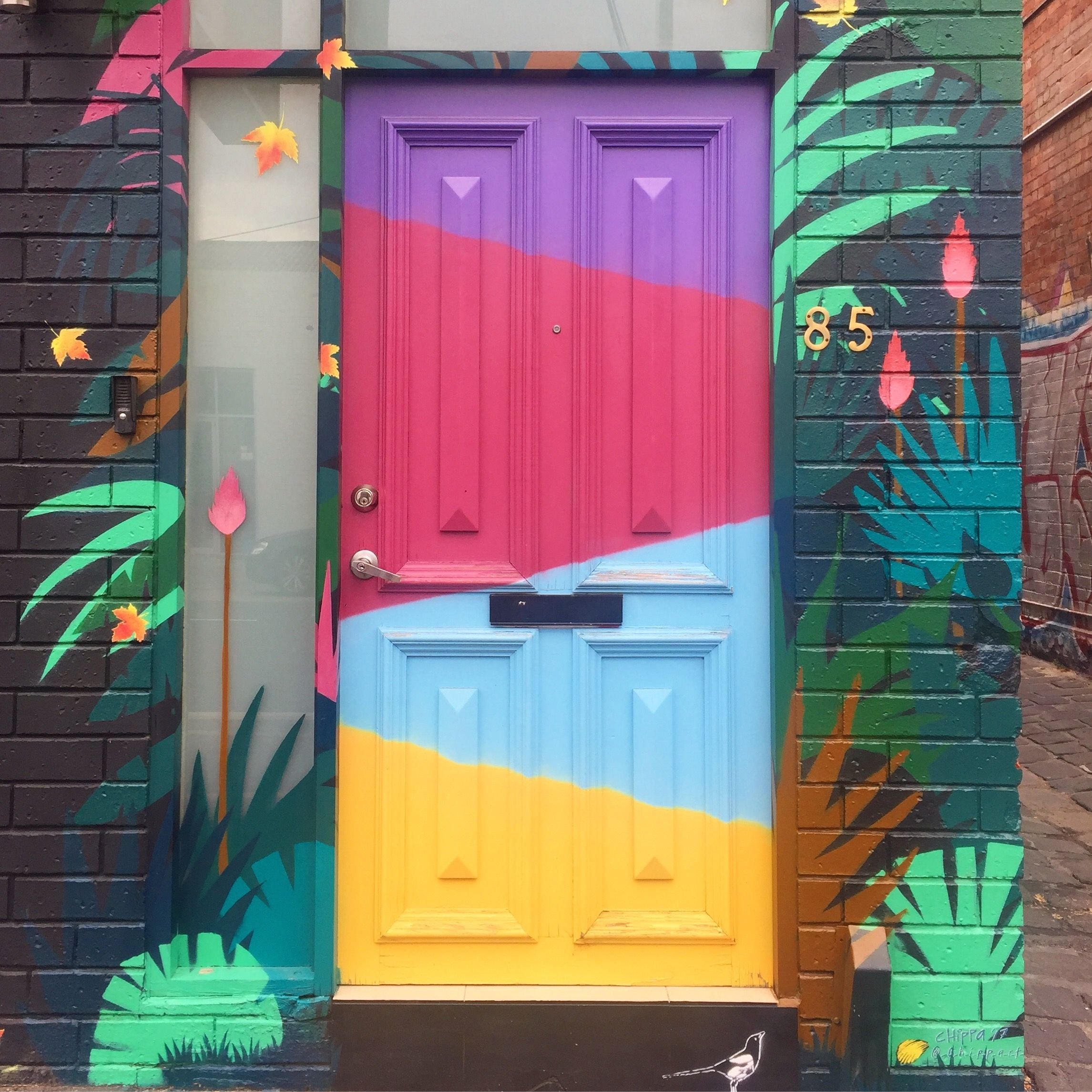 Как красиво покрасить дверь