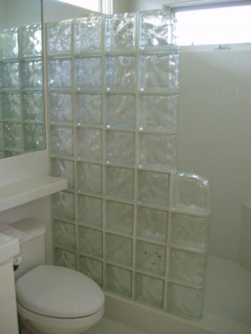 Стеклянная плитка для перегородок в ванной