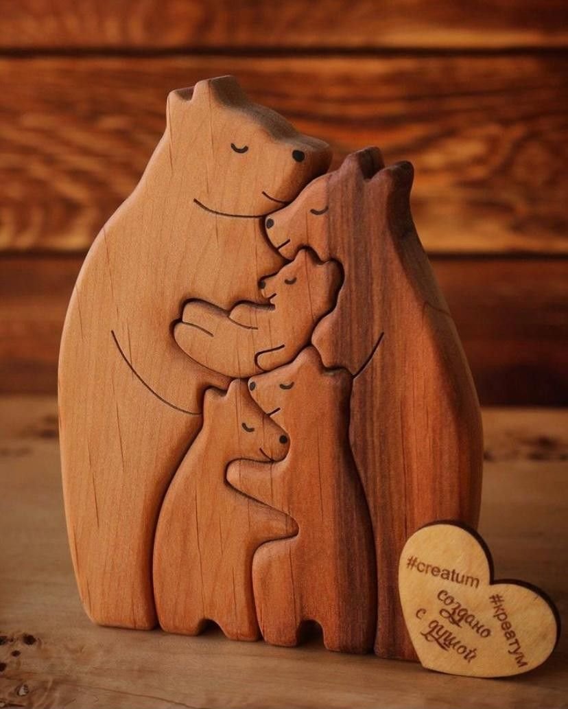 Семья медведей из дерева