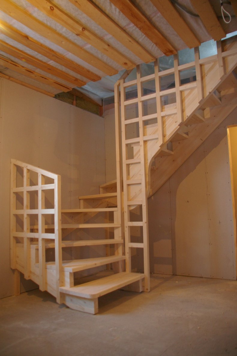 Лестница в своем доме на второй этаж
