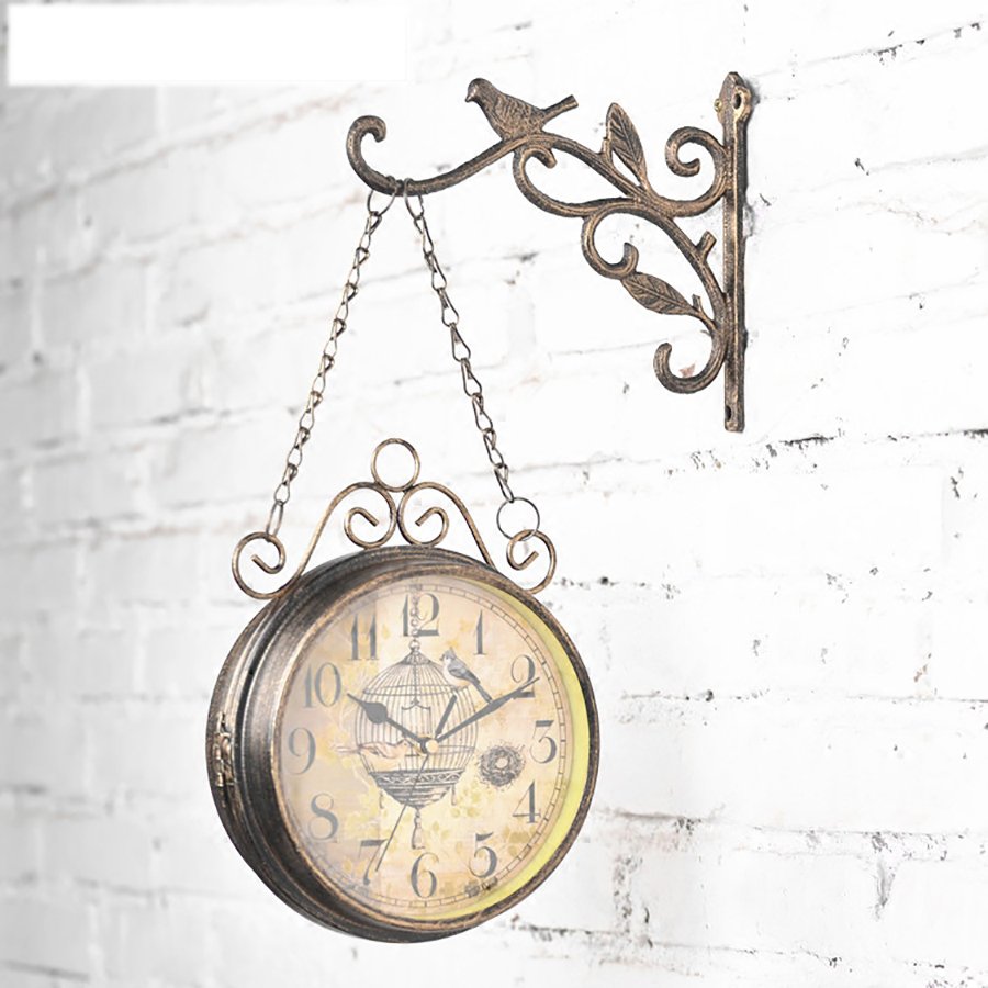 Часы подвесные на кронштейне