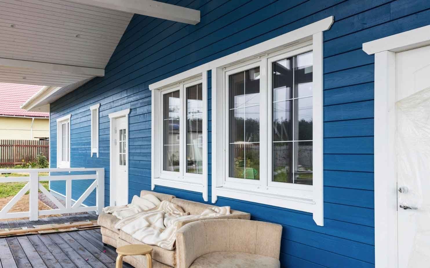 Покраска домов спб. Tikkurila голубой имитация бруса. Тиккурила Винха 2684. Деревянный дом голубого цвета. Фасады деревянных домов.