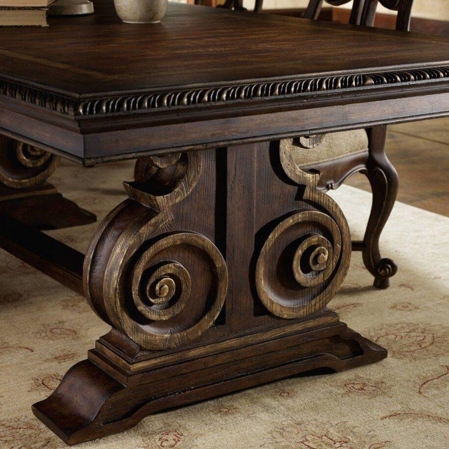 Массивный деревянный стол