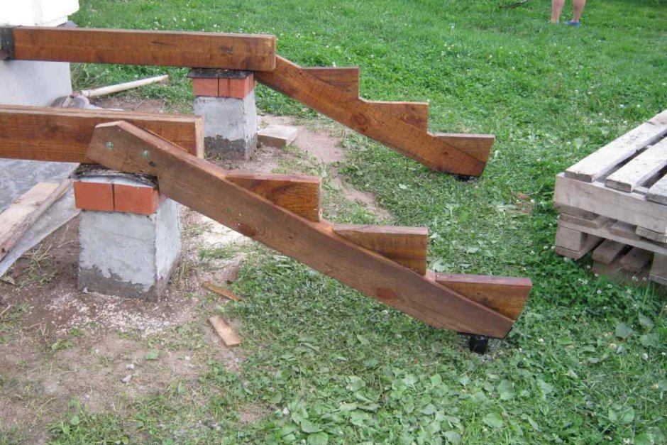 Ступеньки для крыльца из дерева