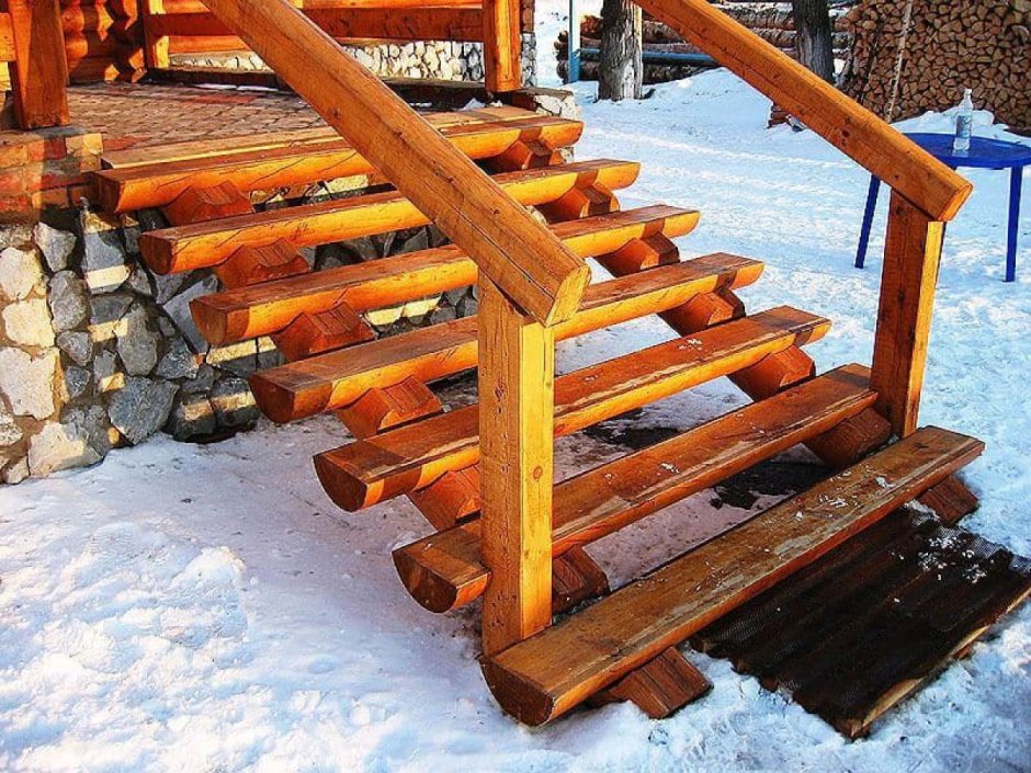 Лестница из бревна на крыльцо