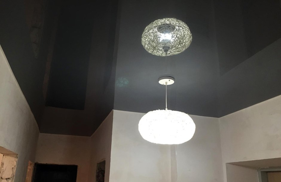 Натяжной потолок серый матовый