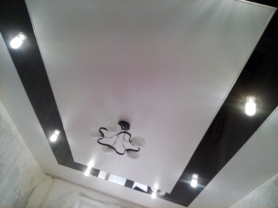 Натяжной потолок сатин белый