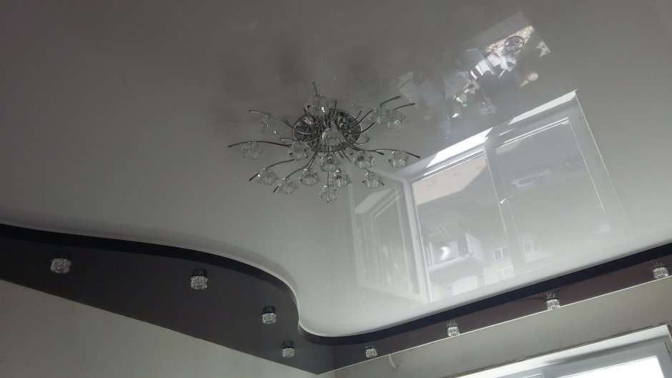 Натяжные потолки черно белые