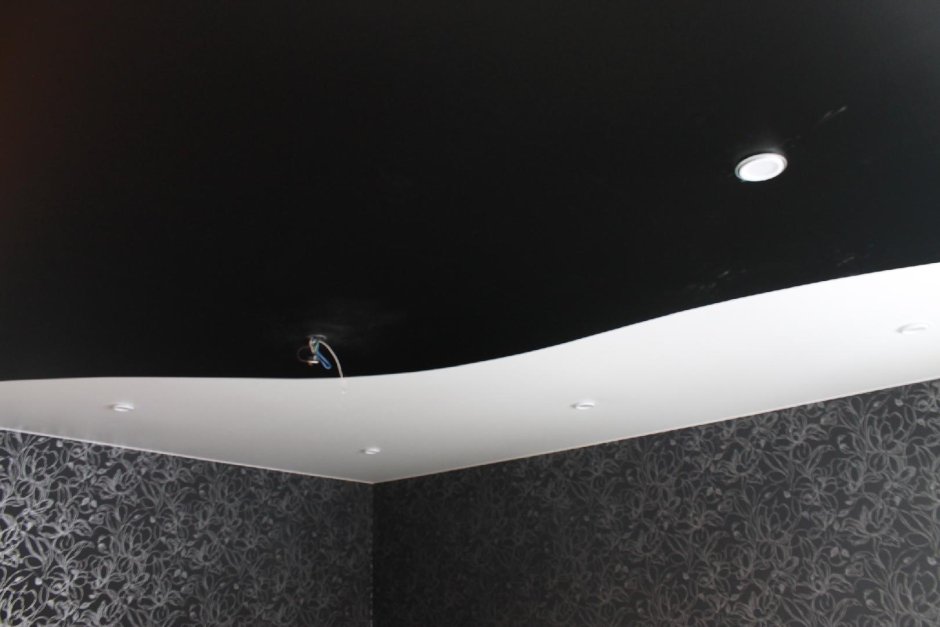 Черный сатиновый натяжной потолок