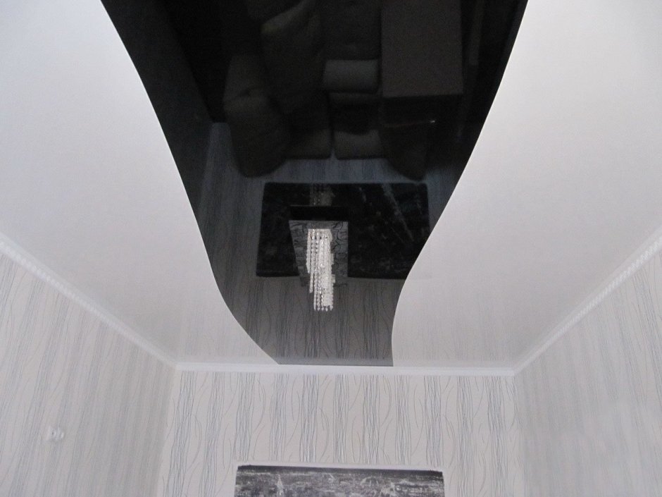 Натяжной потолок чёрныйматовый