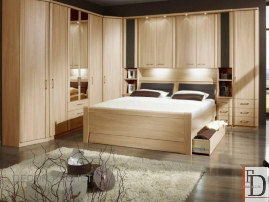 Спальный гарнитур с встроенными шкафами