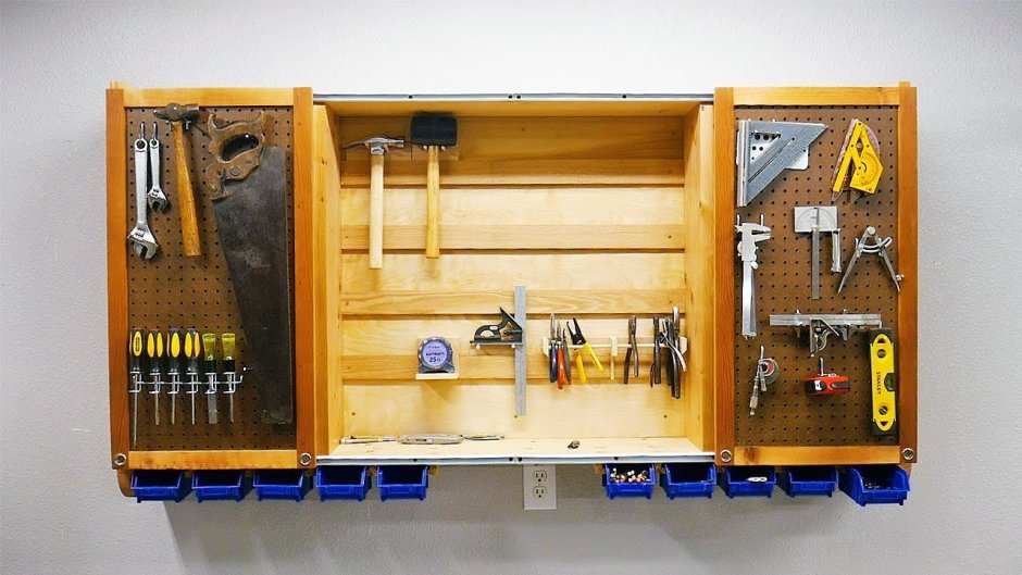 Настенный шкаф для инструментов