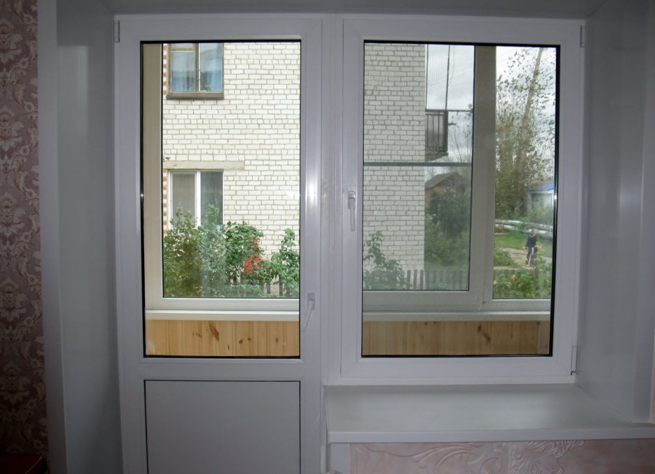 Балконный блок со стеклопакетов снизу