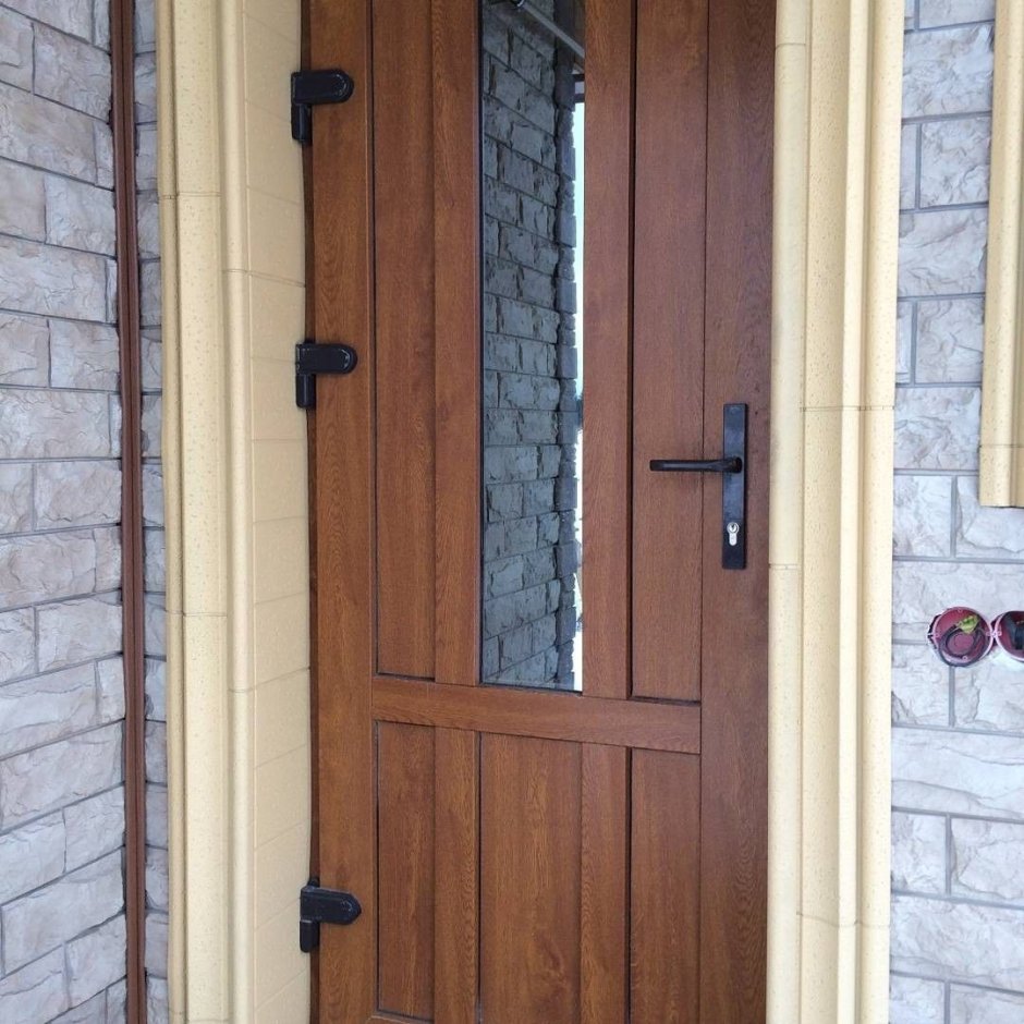 Пластиковая дверь без стекла