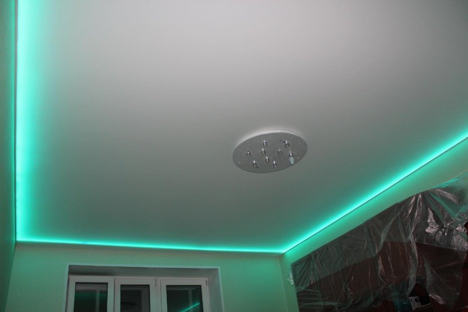 Натяжной потолок с RGB подсветкой