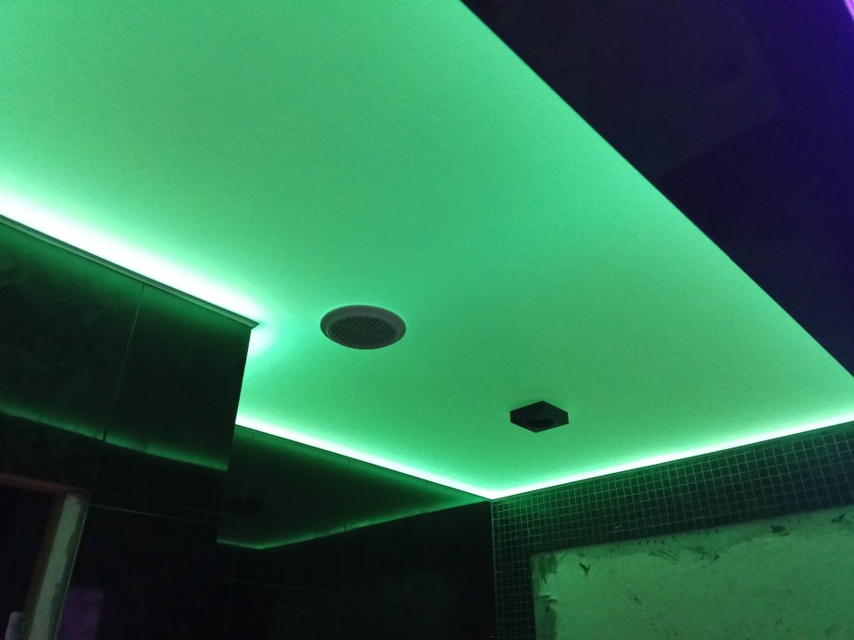 Прозрачный потолок с подсветкой
