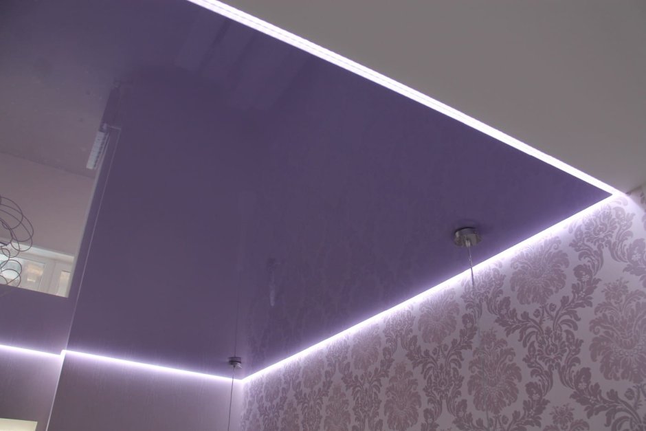 Натяжной потолок со светодиодной подсветкой