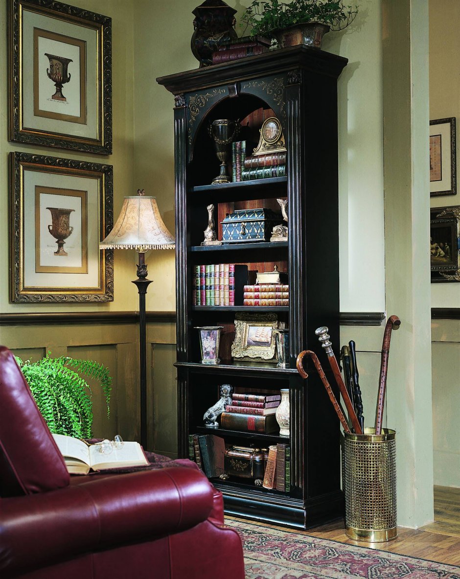 Книжный шкаф