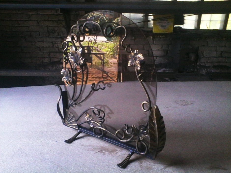 Отделка камина черным гранитом