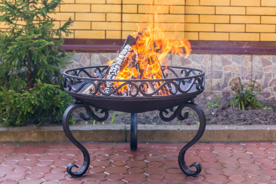 Камин уличный на дровах