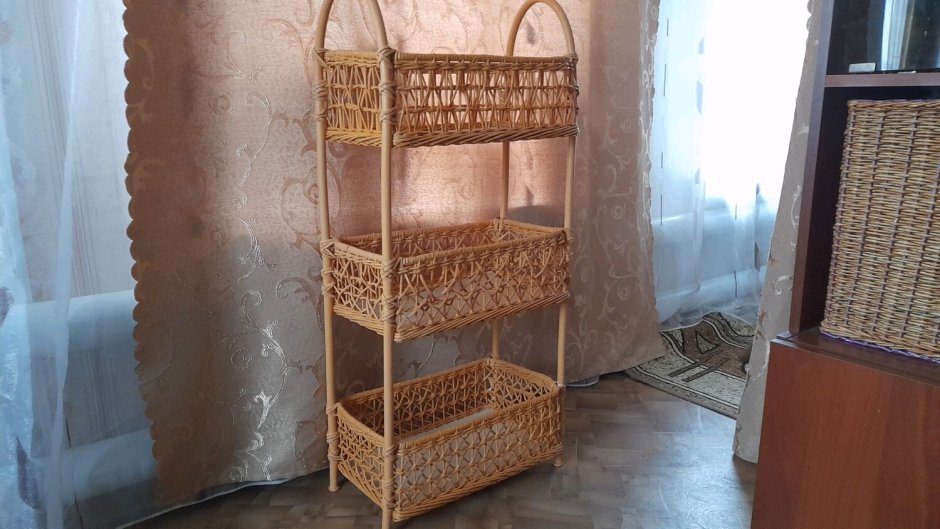 Плетеный стеллаж