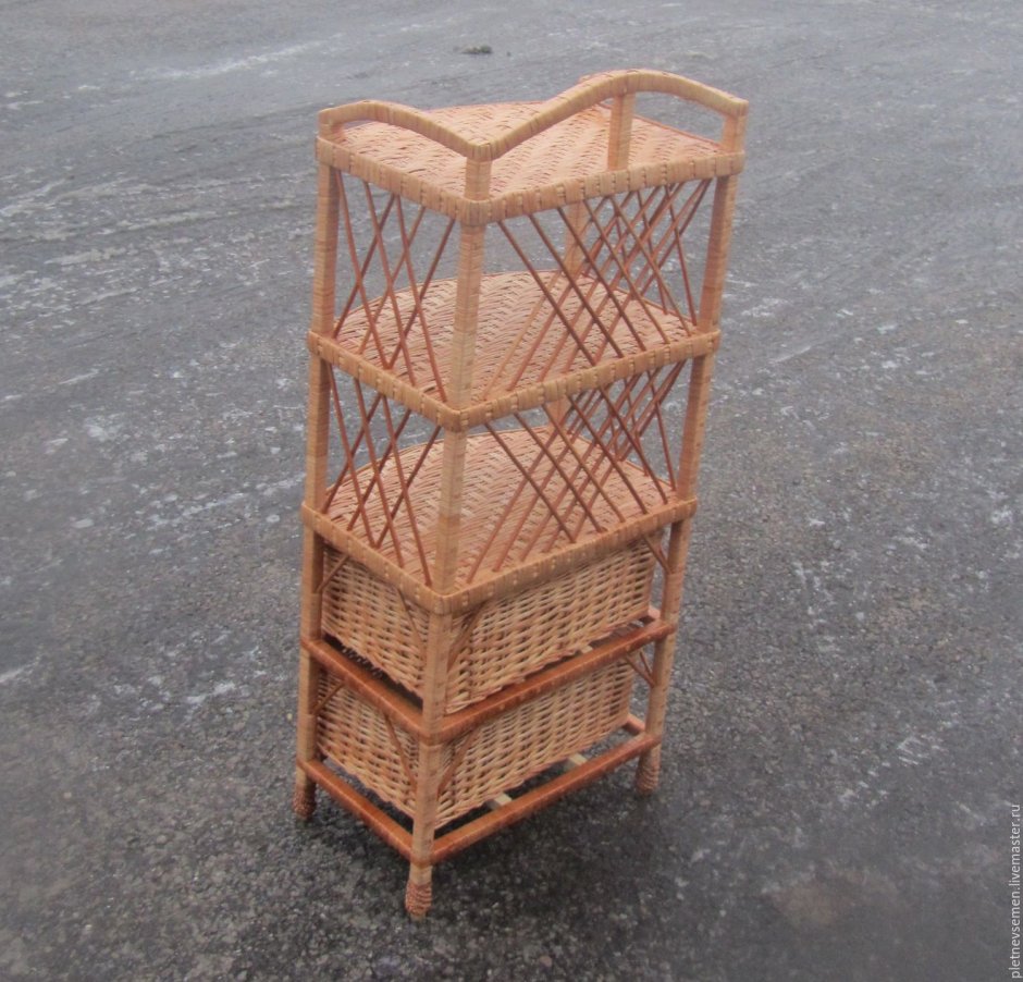 Шкаф с плетеными корзинами