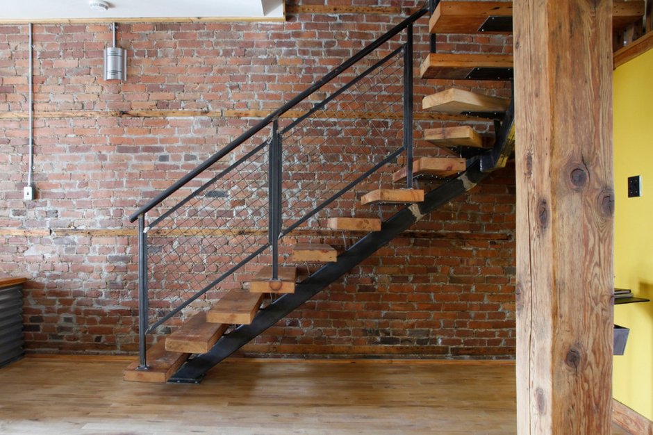 Лестницы на металлокаркасе в стиле лофт
