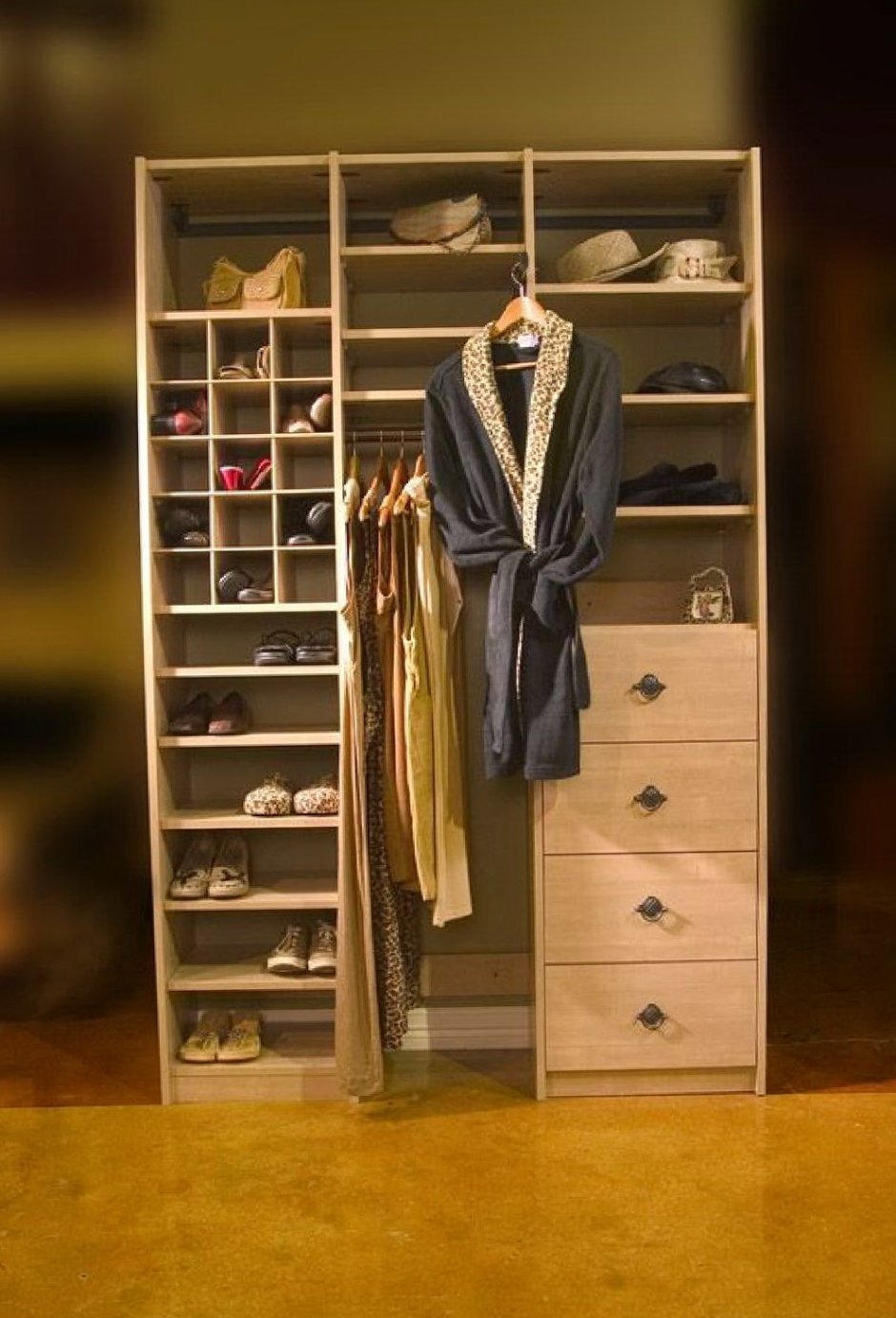 Удобный шкаф для одежды