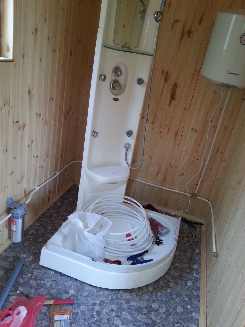 Пристройка туалета и душа к дачному дому