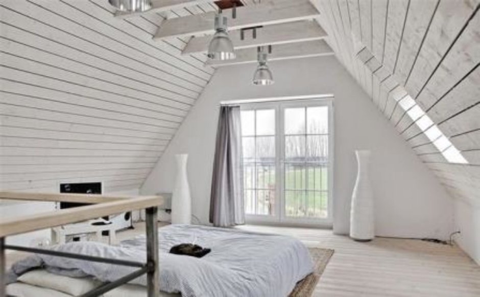 Мансарда двухскатной крыши интерьер