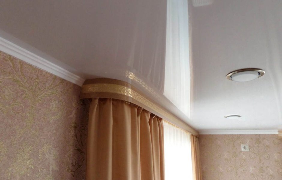 Потолочный карниз для натяжных потолков