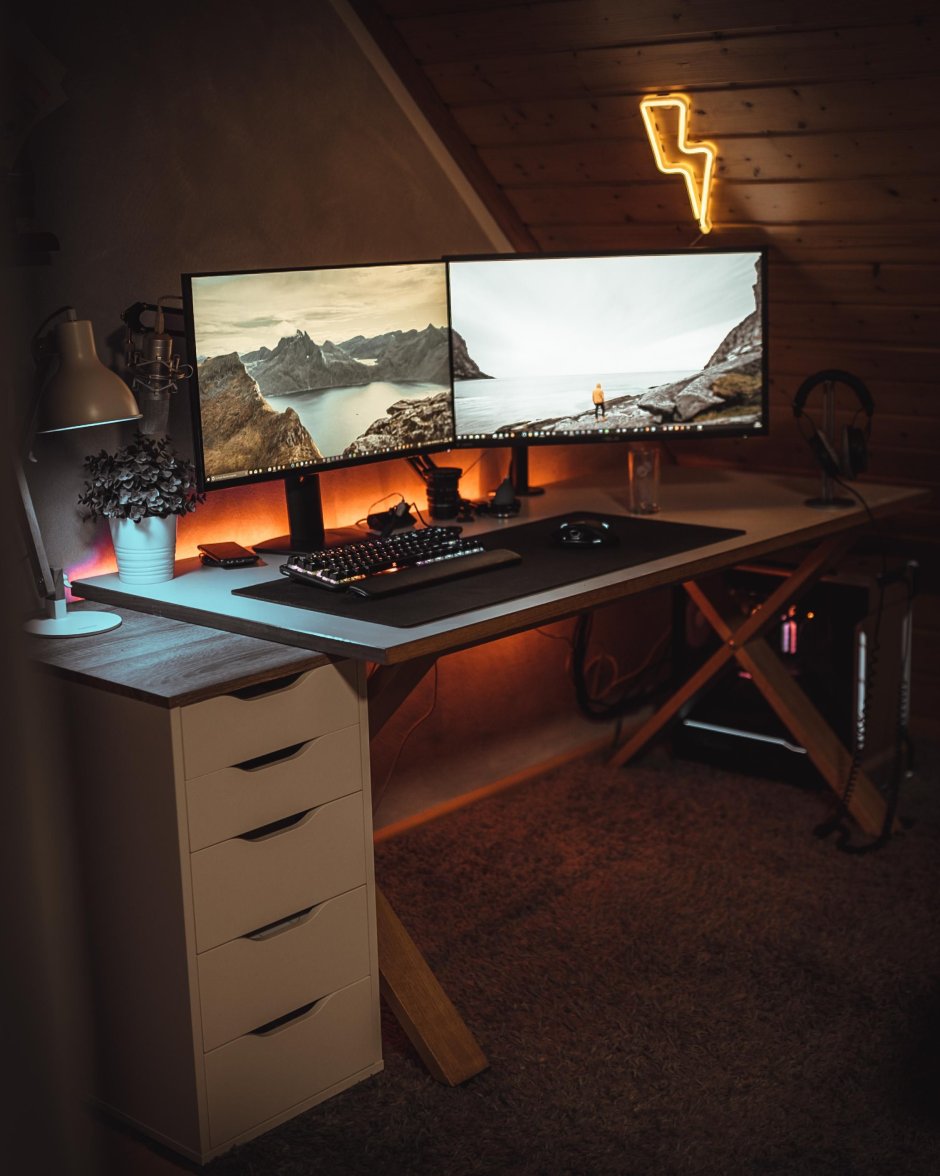 Крутой компьютерный стол